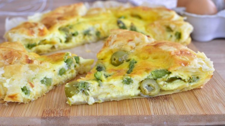 Herzhafter Blätterteig-Tart mit Oliven