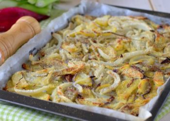 Im Ofen gebackener Fenchel mit Kartoffeln und Zwiebeln