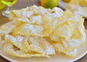 Italian Karnevalsgebäck Chiacchiere