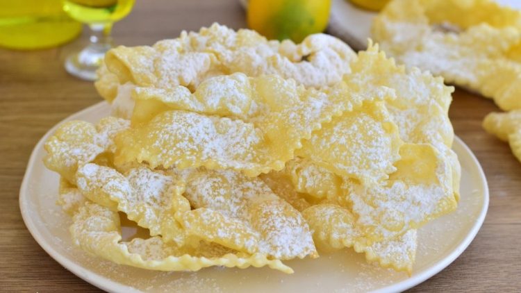 Italian Karnevalsgebäck Chiacchiere