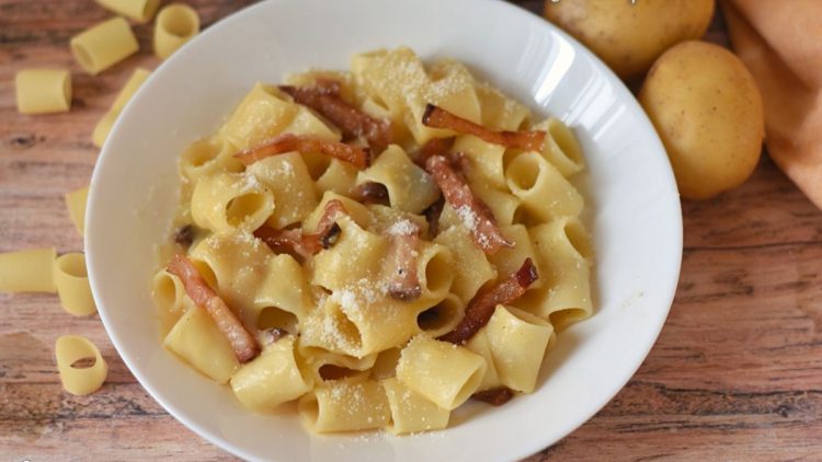 Pasta mit Kartoffelcreme und Guanciale