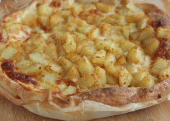 Rustikale Torte mit sandigen Kartoffeln
