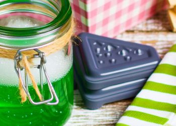 Selbstgemachtes Spülmittel: Spare Geld und ersetze chemische Reiniger!