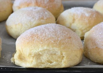 Zuckerbrioche-Brötchen
