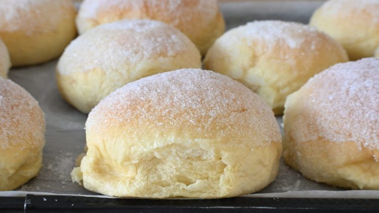 Zuckerbrioche-Brötchen