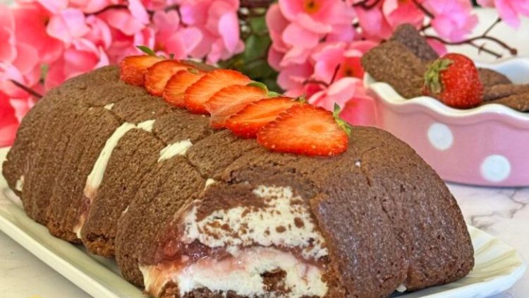 Erdbeer-Biskuit-Torte mit Joghurt