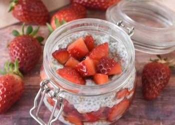 Erdbeer-Chia-Pudding mit Joghurt