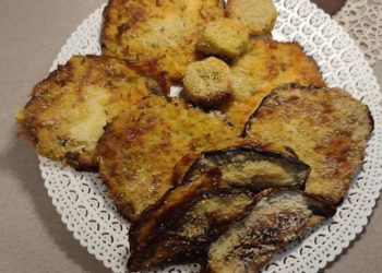 Vegetarisch gefüllte Auberginen