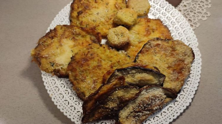 Vegetarisch gefüllte Auberginen