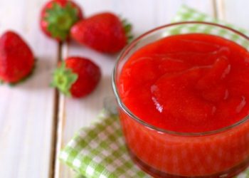 Eierfreie Erdbeercreme