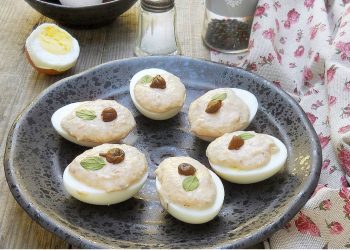 Gefüllte Eier mit Tunfischsauce