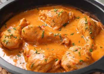 Geschmortes Hähnchen-Rezept mit Weinsoße