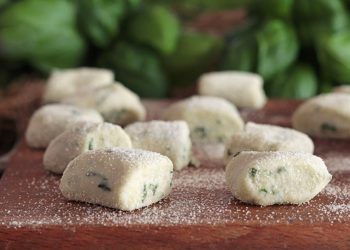 Kartoffel-Gnocchi mit Basilikum