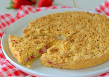 Luftfritteuse-Streuselkuche mit Ricotta und Erdbeeren