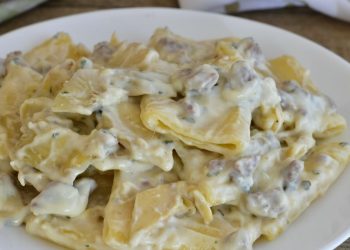 Paccheri mit Artischocken und Wurst