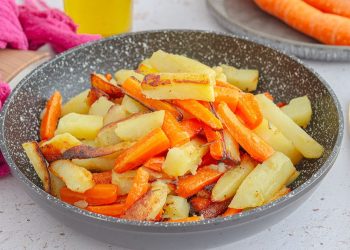 Gebratene Kartoffeln und Karotten