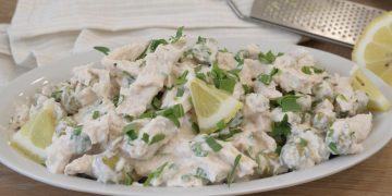 Leichter Hähnchensalat mit cremiger Joghurtsauce
